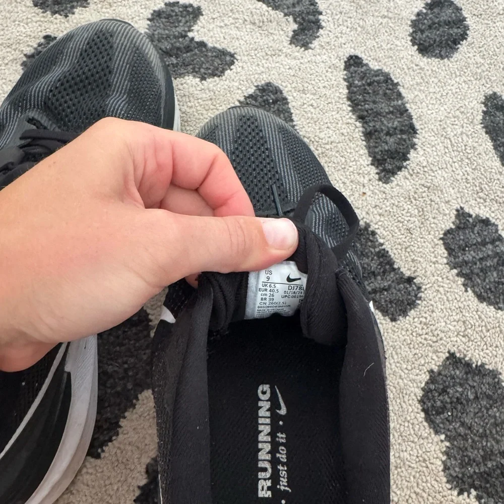 Nike Structure Running Shoes - Picture 5 of 5